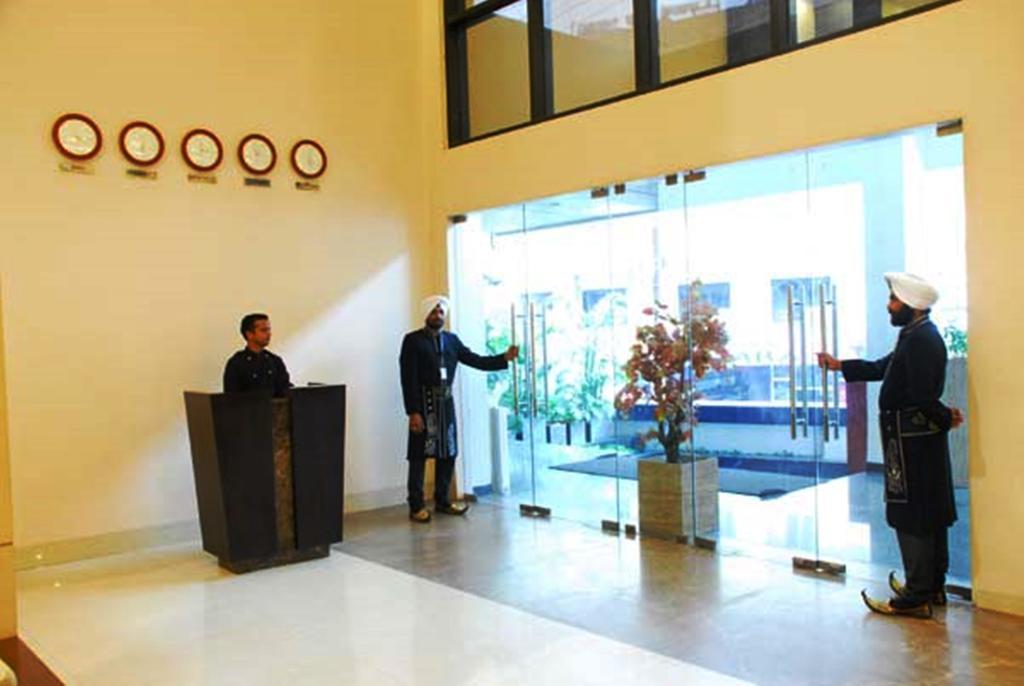 Hotel Kiranshree Portico Guwahati Zewnętrze zdjęcie
