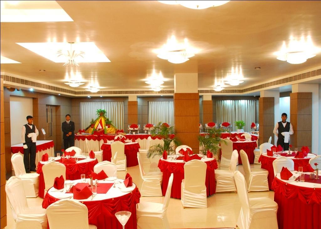 Hotel Kiranshree Portico Guwahati Zewnętrze zdjęcie