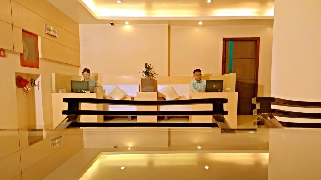 Hotel Kiranshree Portico Guwahati Zewnętrze zdjęcie
