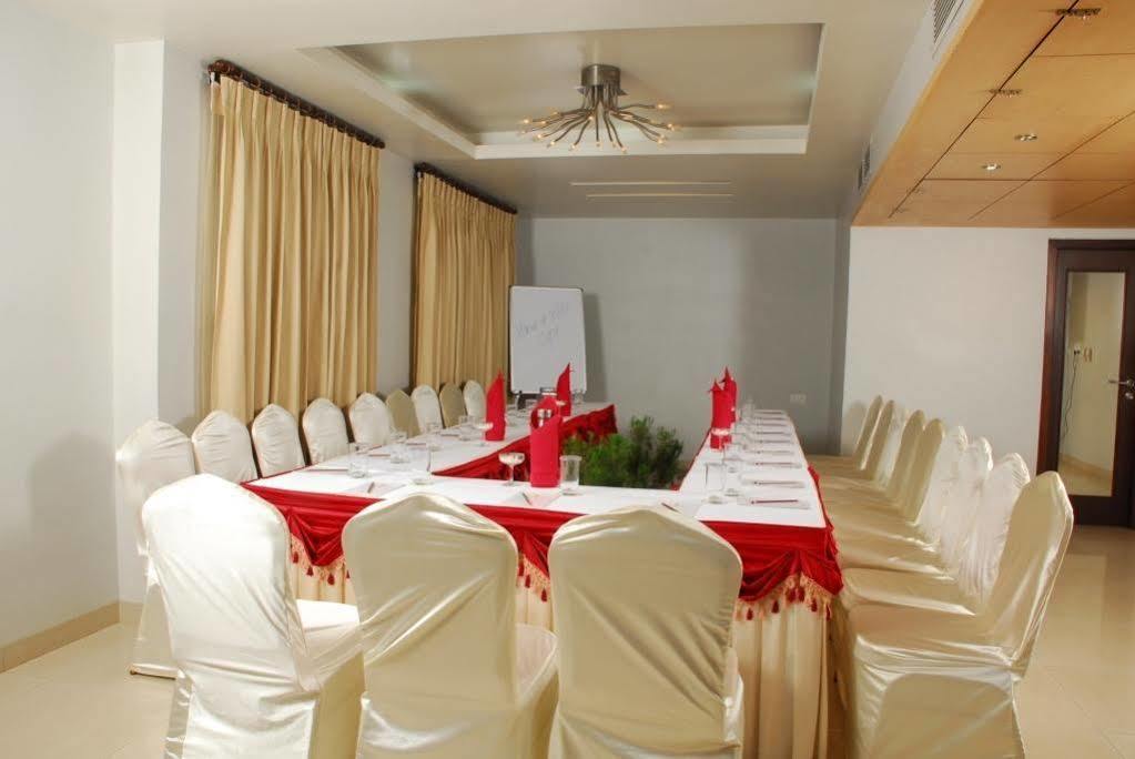 Hotel Kiranshree Portico Guwahati Zewnętrze zdjęcie